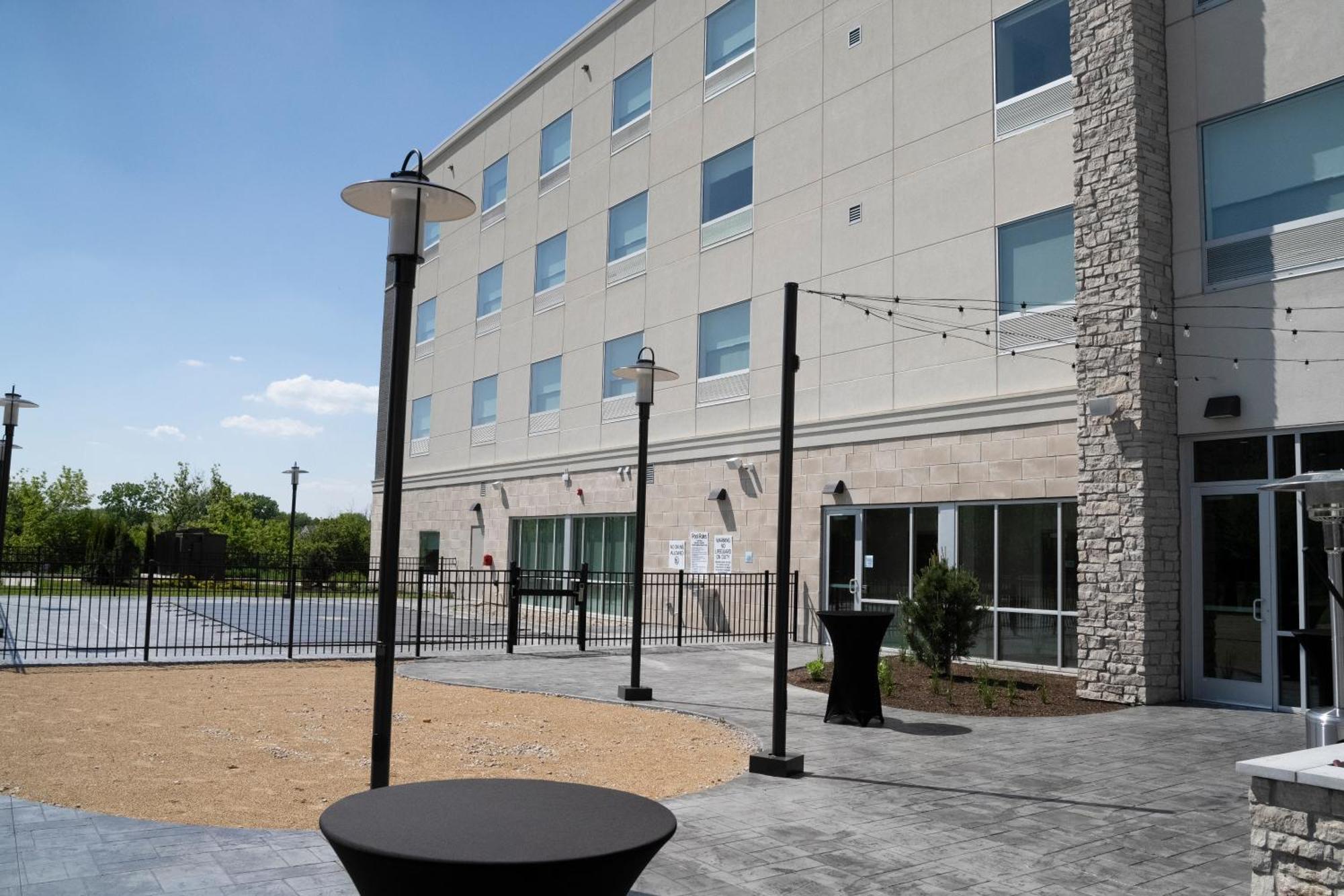 Holiday Inn Express & Suites Chicago Schaumburg By Ihg Экстерьер фото