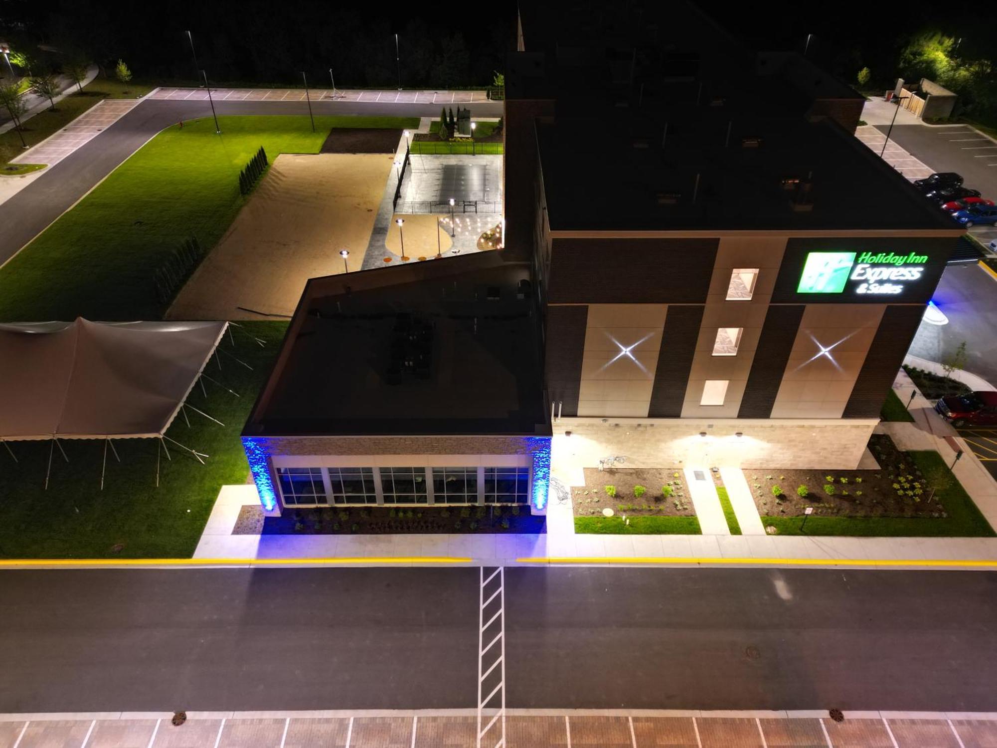 Holiday Inn Express & Suites Chicago Schaumburg By Ihg Экстерьер фото